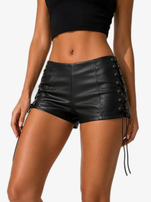 SHORT ENGOMADO CON HILO AL COSTADO
